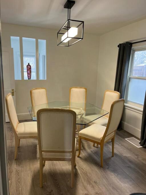 Beautiful Renovated Oasis Holiday home Niagara Falls